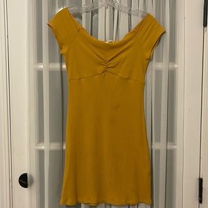 Short fitted Reformation Sweet dress color Ochre.